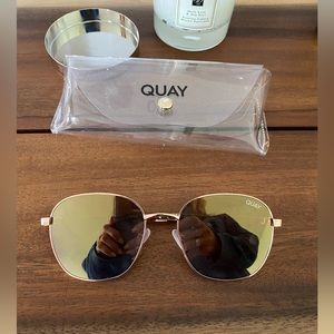 QUAY Jezabel like new! Pink and gold